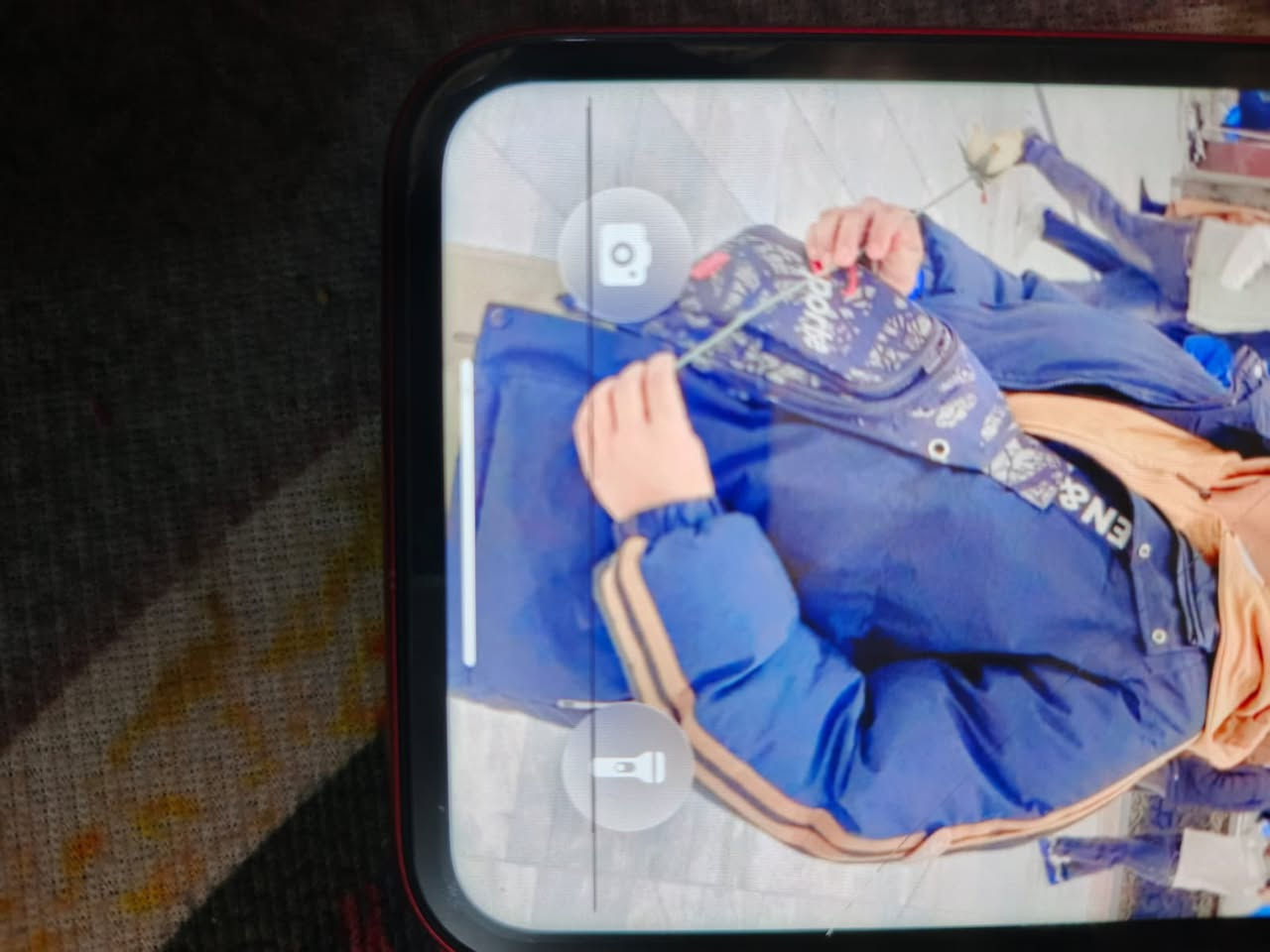 سلام عليكم ايفون11عادي لون احمر ذاكره 128 بطاريه 68جهاز مامفتوح ابد شرط لفحص مامبدل اي قطعه بي بس هذا لخط بين بي ماعرف شنو سبب ولا ماثر على لمس شغال 100/100 مكاني بغداد مدينة صدر سعر ٢٠٠وبي مجال حك جيه رقمي ***********تواصل واتساب او مازنجر متوفر

