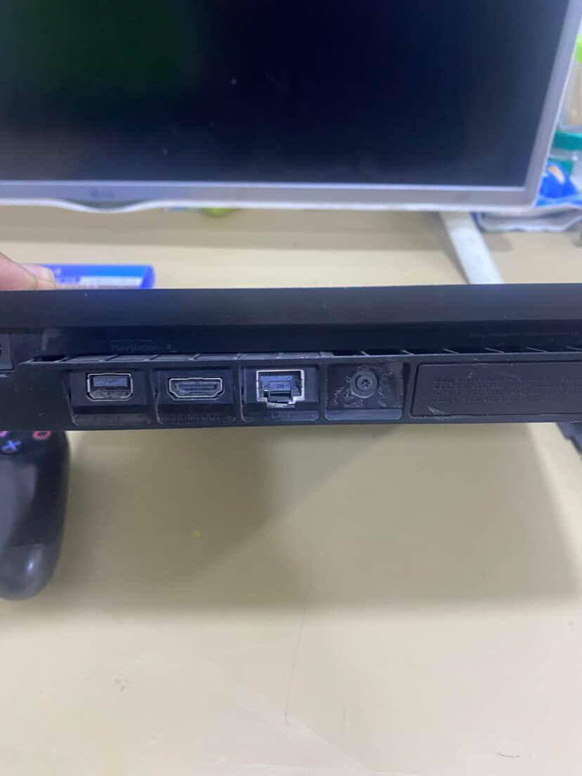 سلام عليكم 
ابلي فور للبيع 
جهاز مفتوح مصلح "باور سبلاي فقط وموجود صوره القطعه المستبدله وتجي ويه جهاز ، جهاز شغال 100% نضافت جهاز 90% لان بي شخوط من جوه شخوط  ما ئثره ع جهاز يجي ويه جهاز جويستك عدد 2 ويجي عدد الاعاب 8 واثنين اقراص 
6 بل جهاز ويجي ويه واير اجدي و الكيبل مال الكهرباء مال البلي والكارتونه مال البلي وجهاز قابل التهكير تحديث جهاز 
12.52 المساحه 512 سعرها 250 بي مجال للشراي 
موقعي البصره ابو الخصيب حمدان 
للتواصل *********** وتساب وتصال موجود
