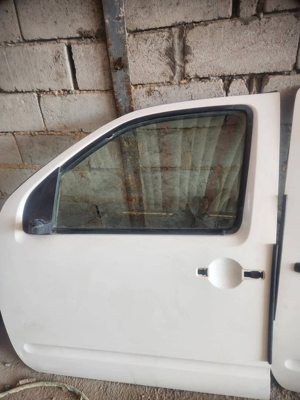 يتوفر لدينا بيبان وبطاين وجميع الملحقات نيفارا يوجد توصيل لكافه المحافظات لاتصال *********** السعر على الخاص
