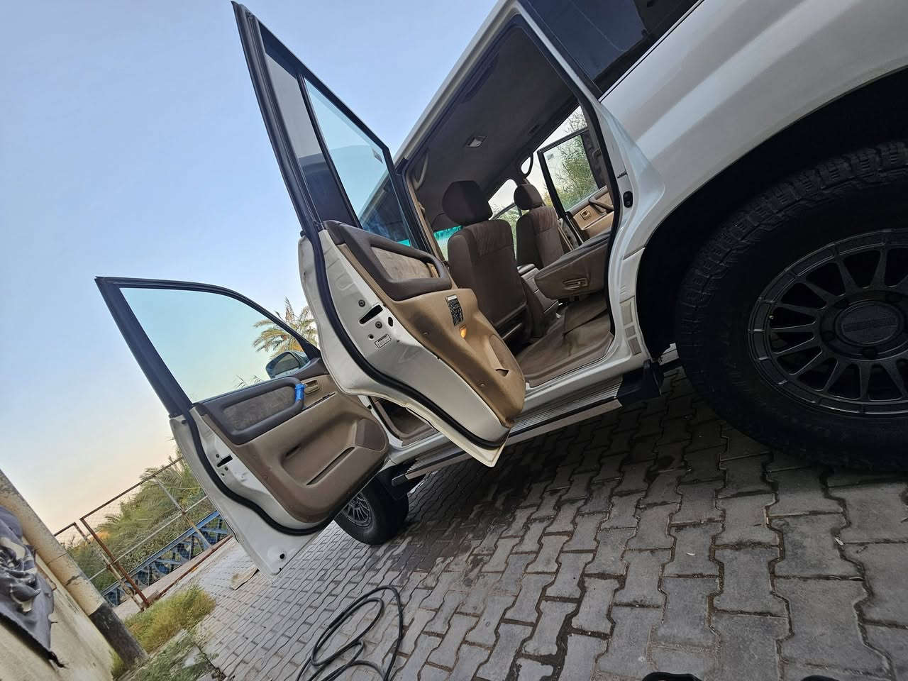 #للبيع....
مستعجل مستعجل مستعجل
🚙🚙🚙🚙 

#لاندكروز_GXR  ( مونيكا )

#موديل  2002 وارد خليجي ( #قطريه )

٦ سلندر _ گير عادي 
محرك _4500 

#رقم/ #بصرة/ سنويه الى ٢٠٢٧

جديدة السيارة بلاد 

كير _محرك_تخم تاير _تبريد_ثلاجة 

خير من الله السيارة 

#السعر (١٣٠ ) #قفل #قفل #قفل مابيها مجال 
للتواصل :
***********

#المكان_البصرة
