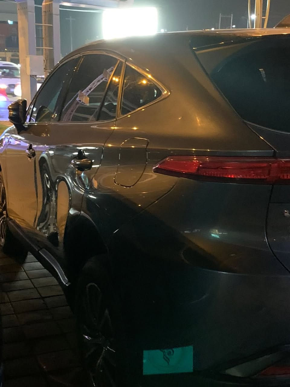 تايوتا فينزا LE هايبرد
📅 الموديل: 2023

⚙️ المحرك: … 2.500لتر – هايبرد / بنزين
🎨 اللون الخارجي: رمادي 
الممشى : 5176 مايل 
⸻
المواصفات :

 • دخول ذكي + تشغيل بصمة
 • شاشة وسطية كبيرة تدعم أبل كاربلاي / أندرويد أوتو
 • كاميرا رجوع 
 • مثبت سرعة / رادار ذكي / تنبيه خروج عن المسار 
 • تكييف أوتوماتيك مزدوج
 • مقاعد جلد مع تدفئة للمقاعد
 • مانع انزلاق ABS
 • التحكم بالثبات
 • حساسات أمامية وخلفية
الضرر:
 • فقط مكانات بارد 
•السيارة بدون صبغ
•ايرباك ستيرن فقط
•بدون تبديل
•بدون لغد وشاصي 
السعر: 208$ وبيه مجال
📍 الموقع: الانبار-الفلوجة 

📞 للتواصل: ***********
