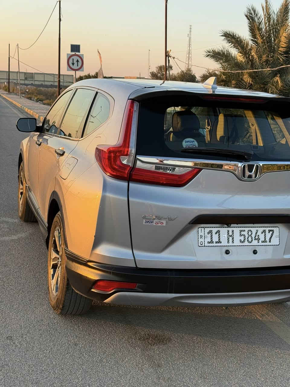 سلام عليكم
هوندا سي ار في
Honda CR-V
موديل 2019
ورد امريكي حادث موضح بالصور وبيه سونار
كير ومكينه مكفولات 
سيارة ماشية 132 الف كيلو 
ويل كب
حجم المحرك 2400
تحكمات سترین جهتين
وضعیات قیاده ۳
تبريد قطعتين 
كامره خلفيه
هندبريك بصمة
لد امامي
لد خلفي
رقم بغداد باسمي تحويل مباشر 
السعر 146 ورقه وبيه مجال بسيط 
مكان سيارة واسط الكوت 
للاستفسار الاتصال 
‏***********
