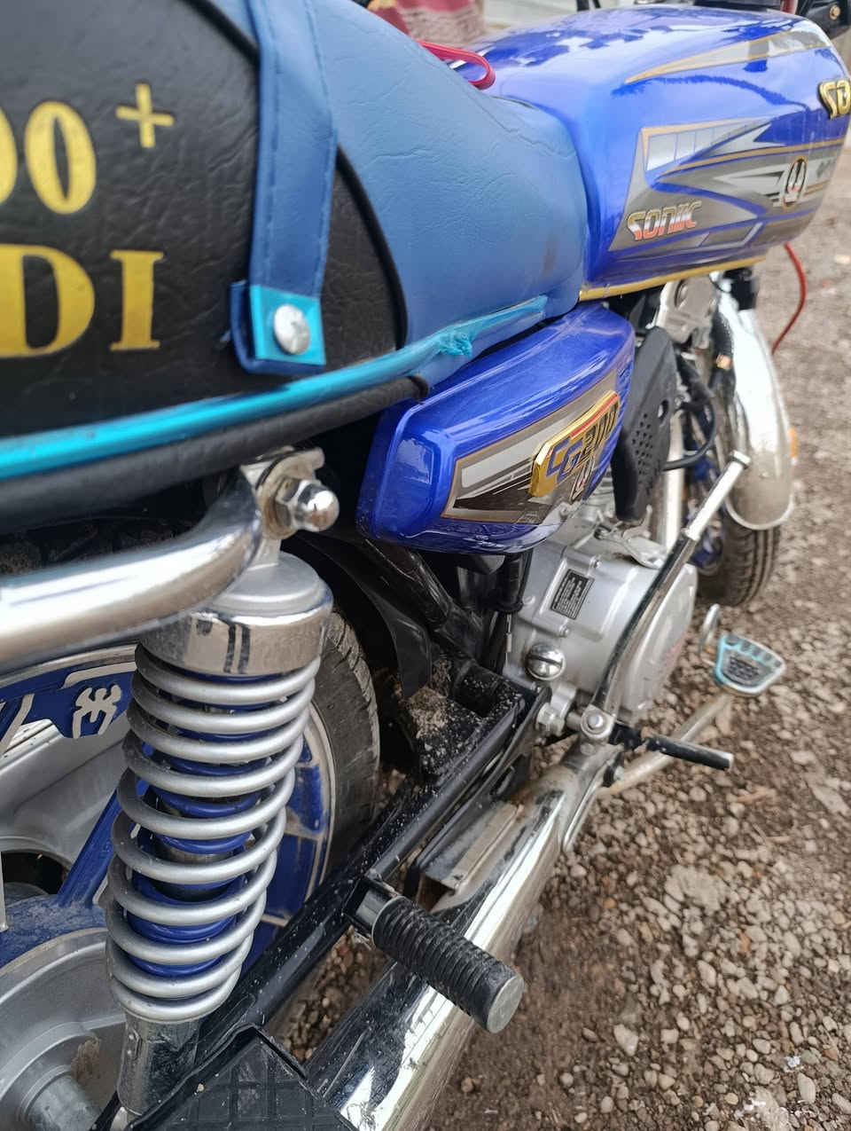 ايراني موديل 25 جديده سويج وبصمه
السعر ب 800 الف وبيها مجال 
مكاني يم الجزيره السياحية

رقمي ***********
