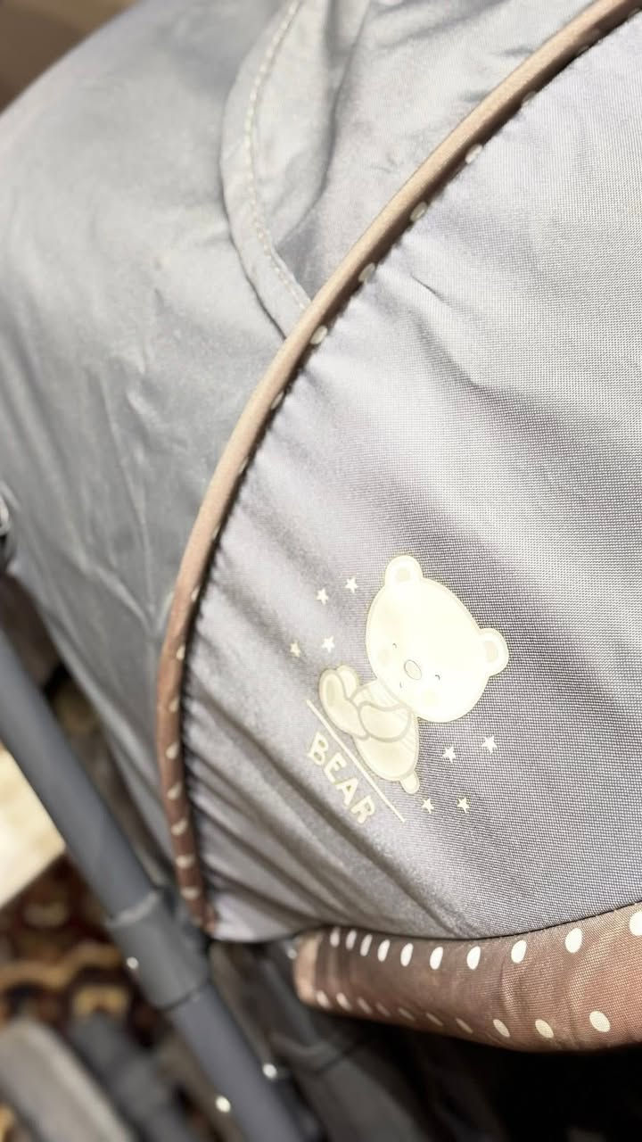 سلام عليكم
عربانة طفل 
بسعر 60 
•لون أنيق: رمادي مع تصميم منقط
•مريحة للطفل 
•طي سريع للتخزين أو النقل
•فيها صينية أمامية مع حامل كوب + سلة تخزين تحت
•مناسبة للمشاوير والسفر


**إذا كنت صاحب هذا الإعلان وتريد حذفه لأي سبب، رجاءا أرسل رسالة إلى الدعم الفني**