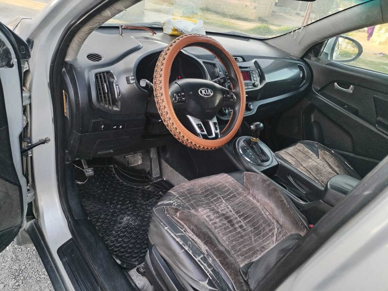 كيه اسبورتج ٢٠٠١٢ راقم بغداد مشروع وطني السنويه ابسمي كير محرك مكفوله السيارة وارد أمريكي بيها حادث مثل ماموضح بالصوره السياره يردلها ترتيبات  المزدات مكسره يردلهن تبديل صدرها نص عمر السعر ١٢٠ اوبيها مجال الشراي *********** *********** مكاني بغداد التاجي
