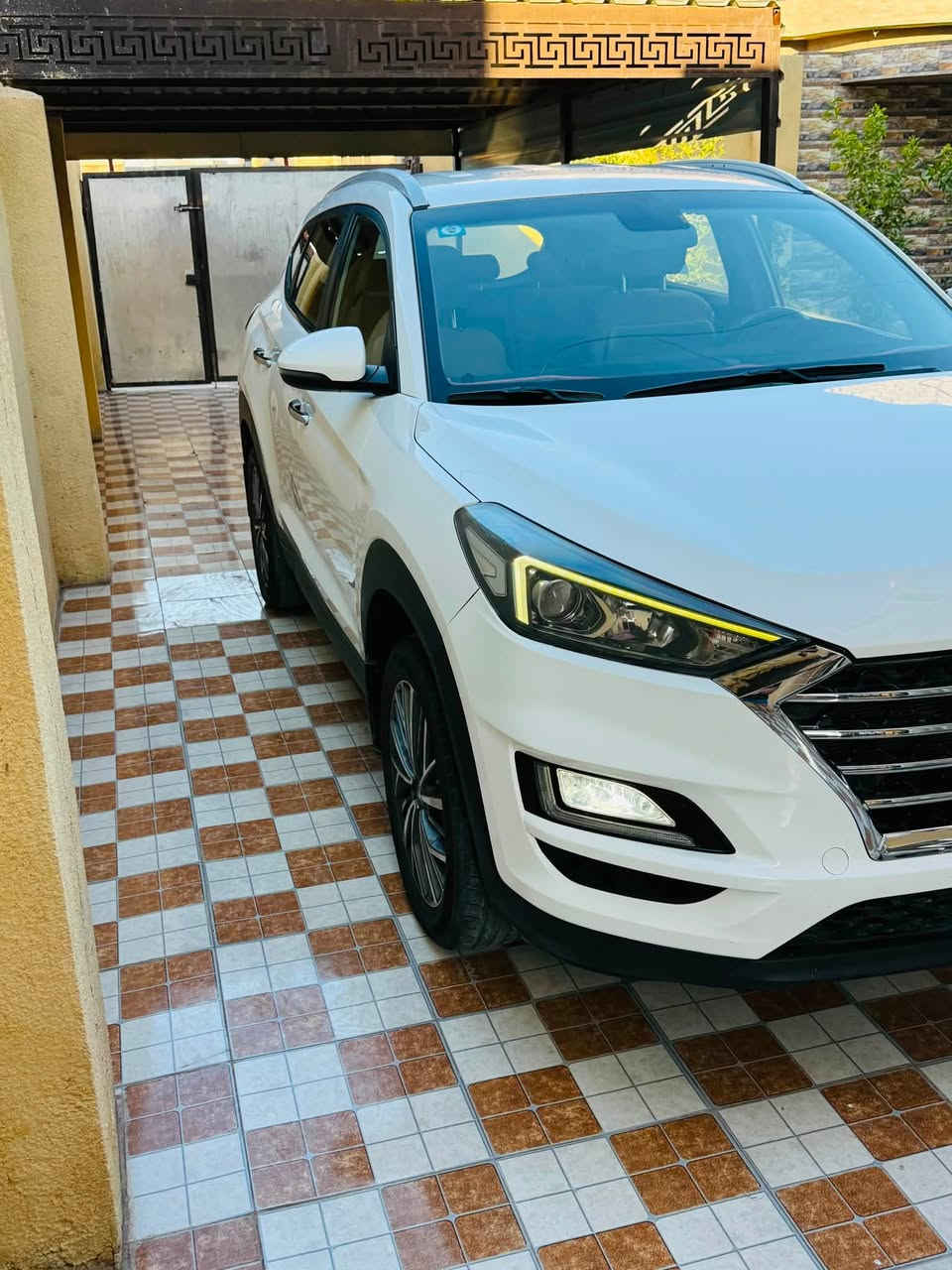 السلام عليكم 
توسان 2019 خليجي 
مكفوله عدا صبغ شبرين بالباب السونار مرفق بالصور 
فول مواصفات عدا البنراما 
رقم بغداد الدولي تحويل مباشر 
ماشيه 100الف حقيقي 
سياره جديده محرك كير صدر كله جديد 
السعر 180 بيه مجال بسيط 
اللاستفسار اتصال ع الرقم *********** 
العنوان الفلوجه

