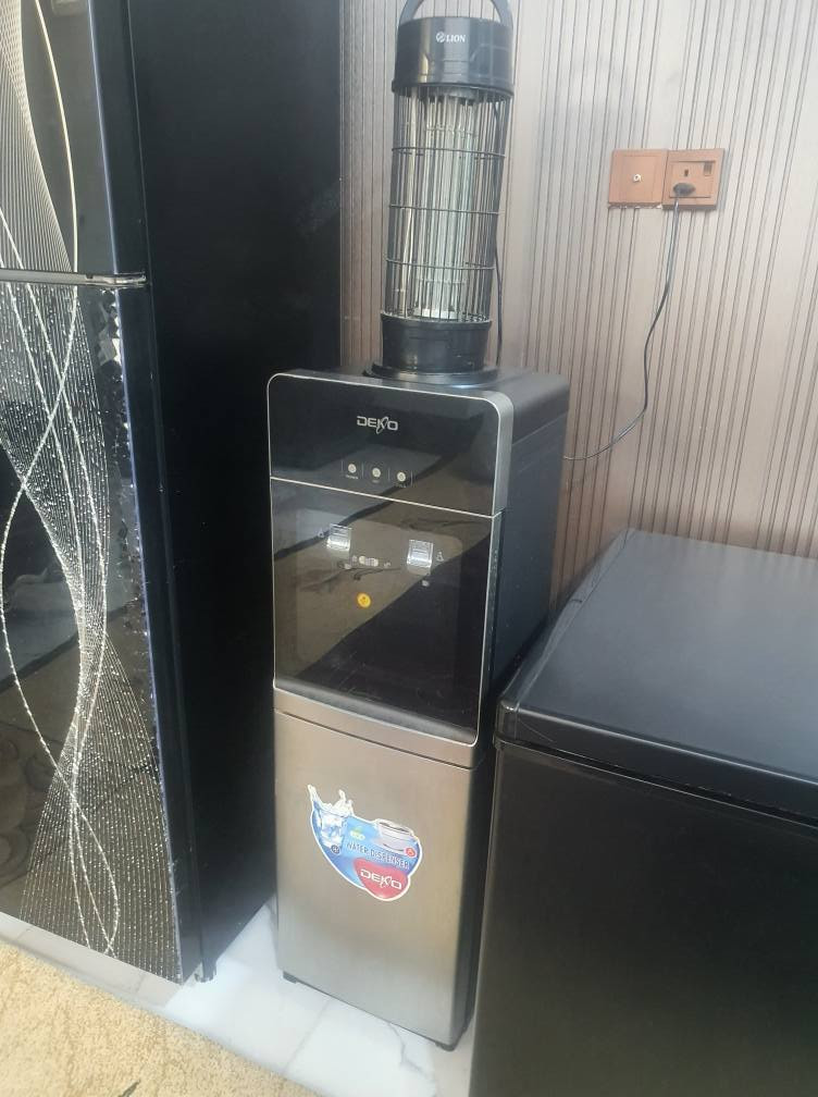 السلام عليكم عندي اثاث للبيع ثلاجه .مجمده .براد 
استعمالهن ٤ أشهر فقط الغراض انضف واحلى من الصور 
الثلاجه 350 بيها مجال قليل 
البراد 125 بي مجال قليل
المجمعة 550 بيها مجال قليل
المكان ..ديالى/تقاطع القدس
*********** ؛؛واتساب أو اتصال بعقوبة, ديالى
