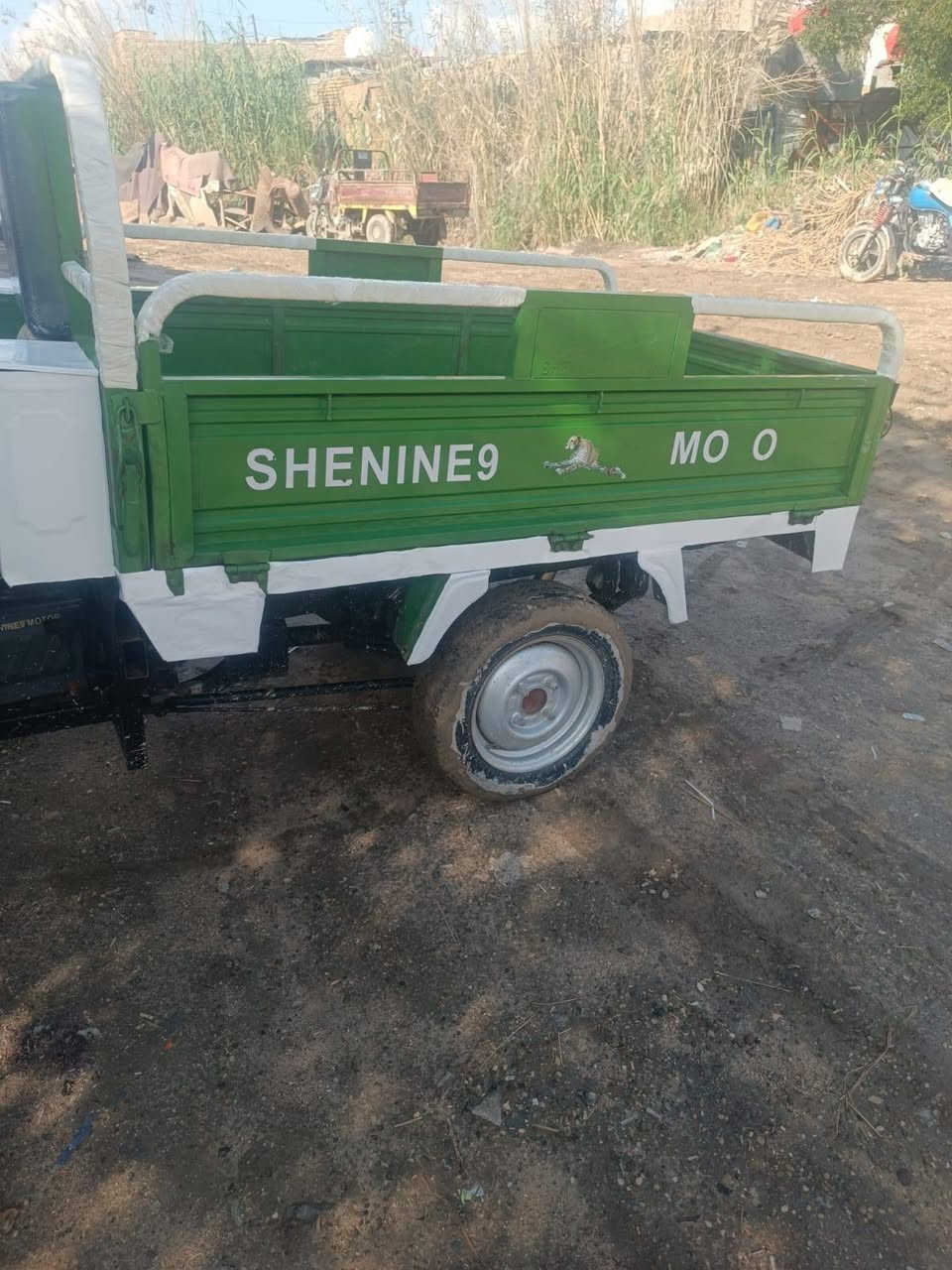 السلام عليكم عندي ستوت البيع 2023سعر 1900بابل حي العسكري شارع 80 رقم ***********
