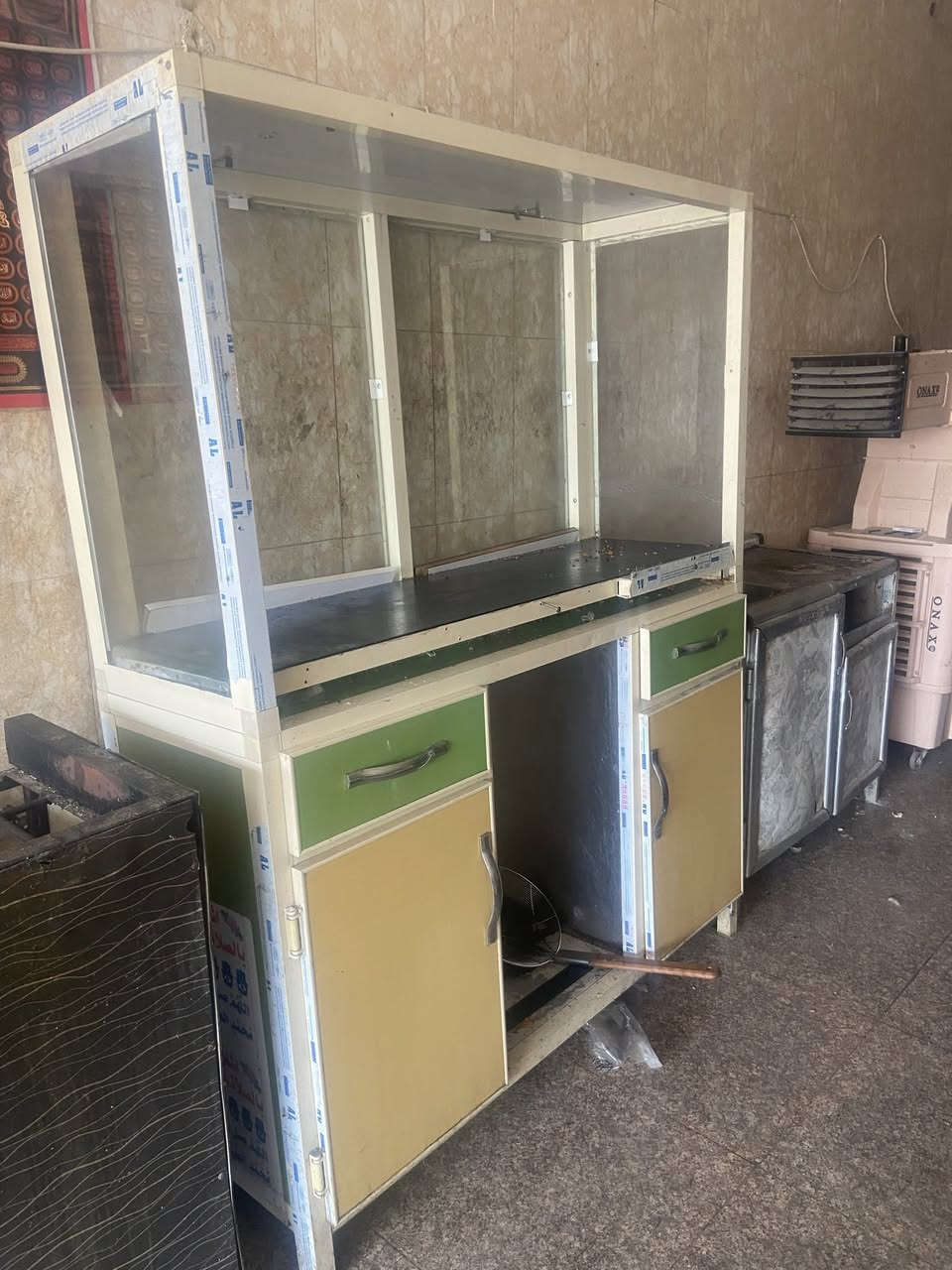 السلاام عليكم غراض كافتيره للبيع.  مجمده بلجيس. نضيفه بس عوزه غاز تشتغل تبريد فقط ماجمد  طباخ مطاعم 3 عين حديد ثقيل. جام خانه تسكام جديده  سنك. المنيوم 
الي يريدهن سوه 350 وبيهن مجال 
الناصريه شارع لاخلااص
***********
