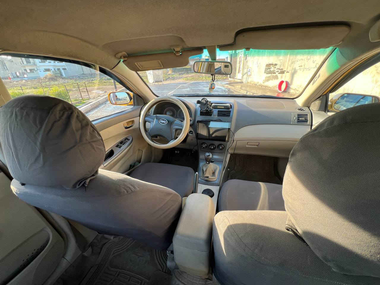 سيارة byd موديل2014تشغيل بصمه كير عادي شرط محرك كير تدفئة تبريد شغال شرط مكفوله من الضربه بس بيها شويه تقليمات  تكسي اصفر من الشركه يعني السيارة ما مصبوغه بلادي مصفرة من الهيئة شرط تحويل كشنات جلد  
عنوان موصل/حمدانيه/برطله *********** الحمدانية, نينوى
