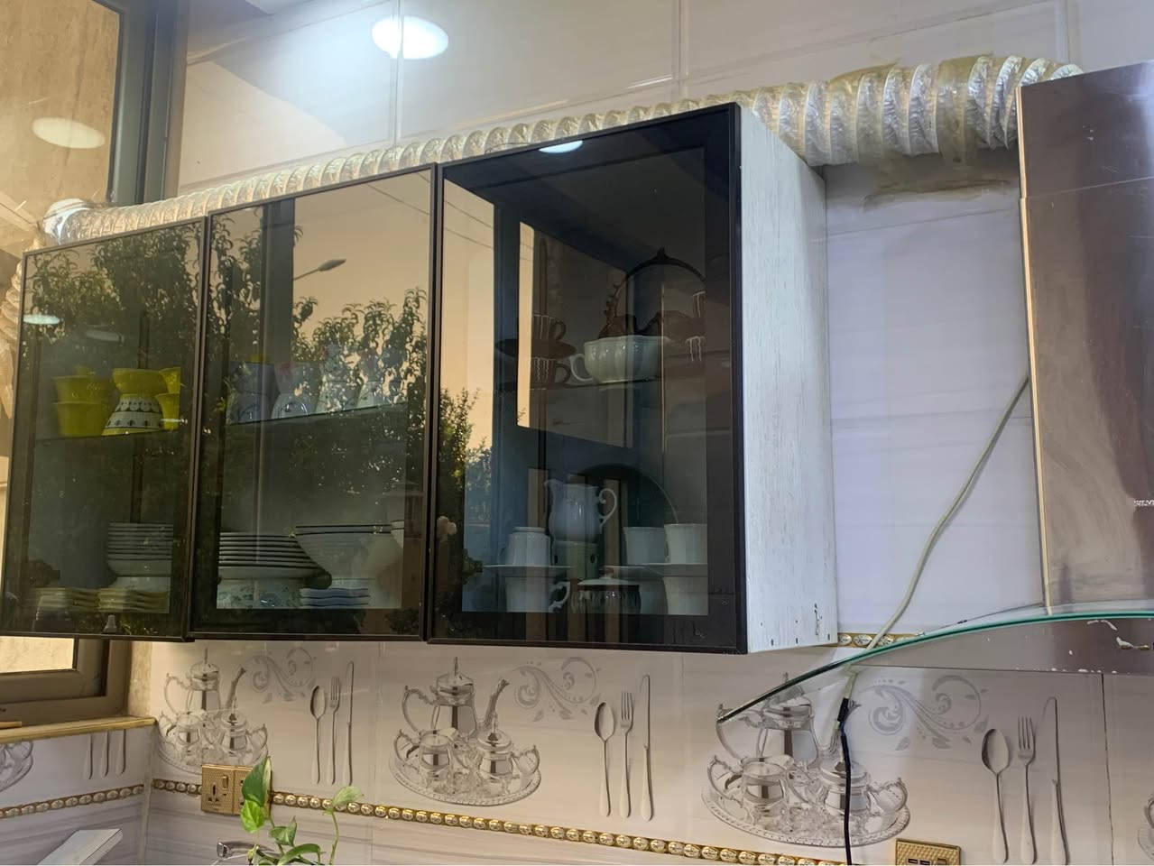 ککەوەنتەری کامل بالۆنپریس خاوین. بی کئشەیە سەرەوەی دریسینگە و لیدە زۆر جوانە مودیل نویە قیاسی ٤مەتر و ٤٠سانتیمە بی تەباخ و مرەشەح و سەلاجە لەهەلیر أربيل, العراق


**إذا كنت صاحب هذا الإعلان وتريد حذفه لأي سبب، رجاءا أرسل رسالة إلى الدعم الفني**