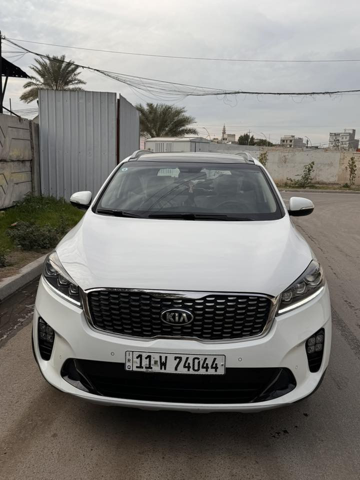 للبيع سورنتو خليجي موديل 2018 فول مواصفات للاخير فور ويل محرك 6 سلندر ماشيه 75 حقيقي محرك وكير كفاله بدون مكفوله من الصبغ عدا مكانات بارد صغيره 
مواصفاته بانوراما
كشنات جلد 7 راكب
تدفئه وتبريد بالكشنات
كشنات كهرباء
تبريد بيانو
مري شفط
تبريد 3 قطع 
جنطه كهرباء 
حساسات امامي خلفي
بردات بالبطاين
كشنات الخلفيه تدفئه
لايت عدسات داينمك متحرك
بلوجكتر عدسه
السياره على وضع الشركه حتى السبير ما نازل وما نقصه اي شي مسويه سيرفس كامل دهن وفلاتر وتخم تاير
السعر 238 وبيه مجال
مكاني بغداد
***********
