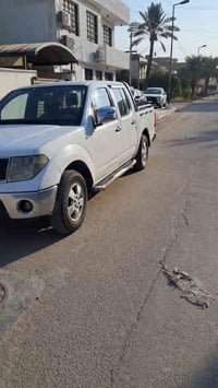 نيسان نيفاره للبيع موديل ٢٠٠٩ والسياره بدون صبغ وجاهزه والسياره موجوده...