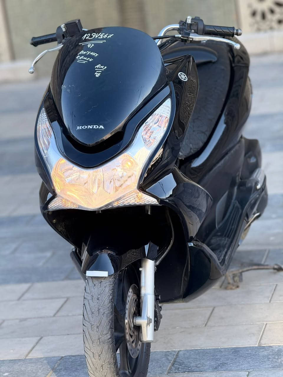 السلام عليكم للبيع دراجه pcxجيل الاول دراجة مال رمبه مديل18 ماخذها رمبه الدراجه على  ايدي حجم مكينه 150ياباني الاصلي دراجه جديده مال جناي  سويجين  بيه 
ياباني الاصلي دراجه كامله أستان كهربائي حساس ازدحام ٢حرف Aدراجه جديده الدراجه مكينه لوك شلعه معدل خير من اللّٰه دراجه تكول جديده بمعنئ الكلمه واحلا من الصور  دراجة مكينه مكفوله اي نقص مابيه
السعرمليون 300    و مجال قليل 
***********المكان  بغداد الكرخ
