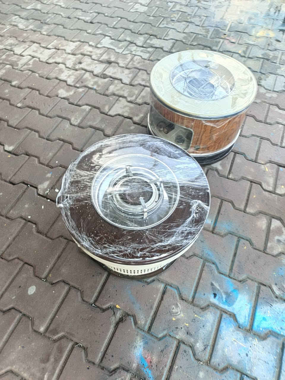 سلام عليكم عندي هذني الجولات للبيع باله ياباني يعني هم جوله تكدر تطبخ عليها هم تكدر تدفه عليها شرط الشغل 
الواحده عليه 85 ألف بيهن مجال قليل ***********
