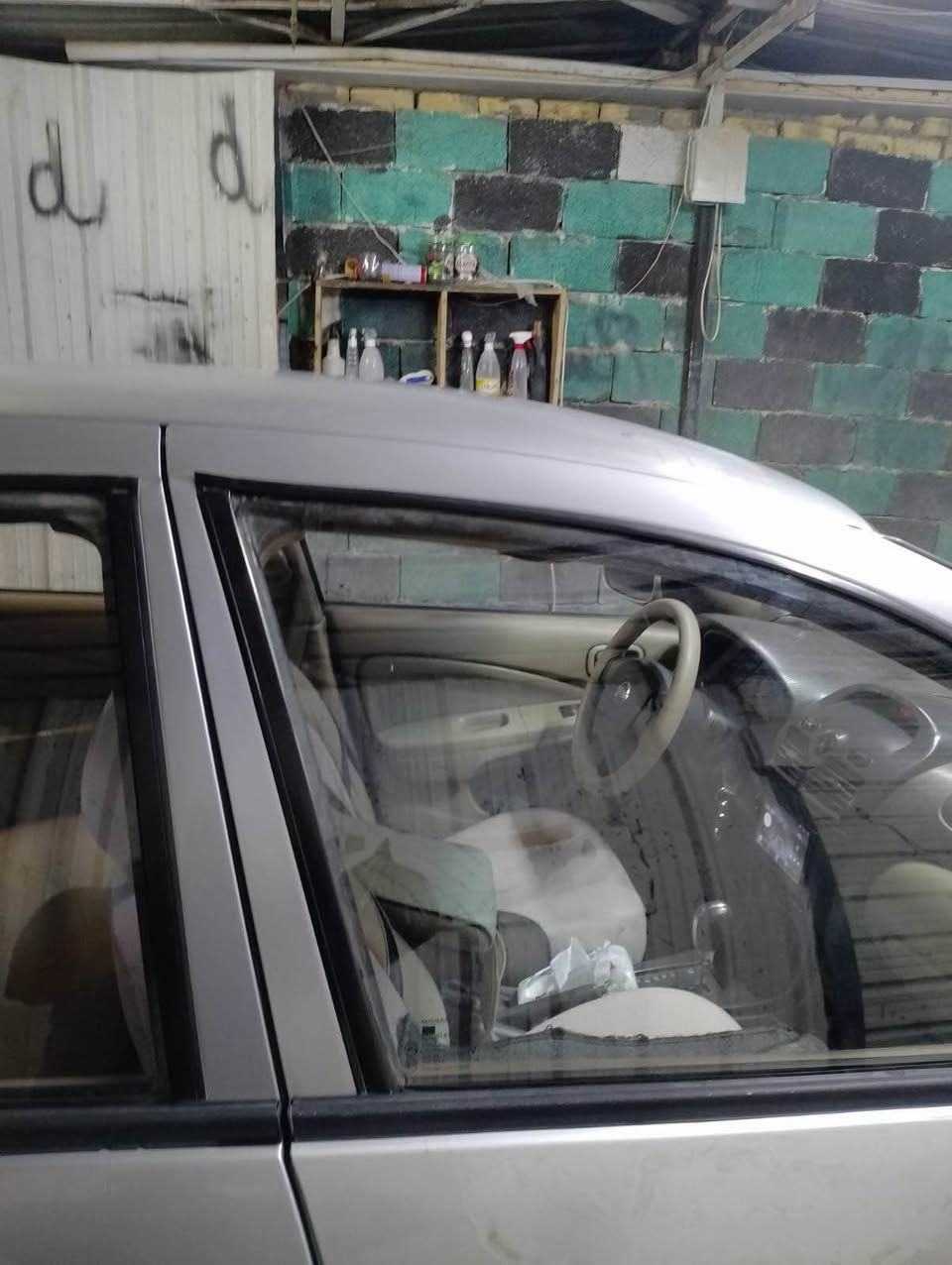 سيارة سني 2008 وارد خليجي!!! 
السيارة بيها صبغ بالجاملغ الايسر والباقي كدامكم بالصور سيارة ياباني على ايدي صارلها اربع سنوات 
بيها بس جراد كير ومحرك وتبريد ثلج كله مكفول 
السعر رايدها ب80 ورقة وبيها مجال ان شاء الله للشراي، رقمها بغداد! والعنوان بغداد بالقرب من المنصور
للاستفسار اتصال واكو واتساب على الرقم *********** بغداد, العراق
