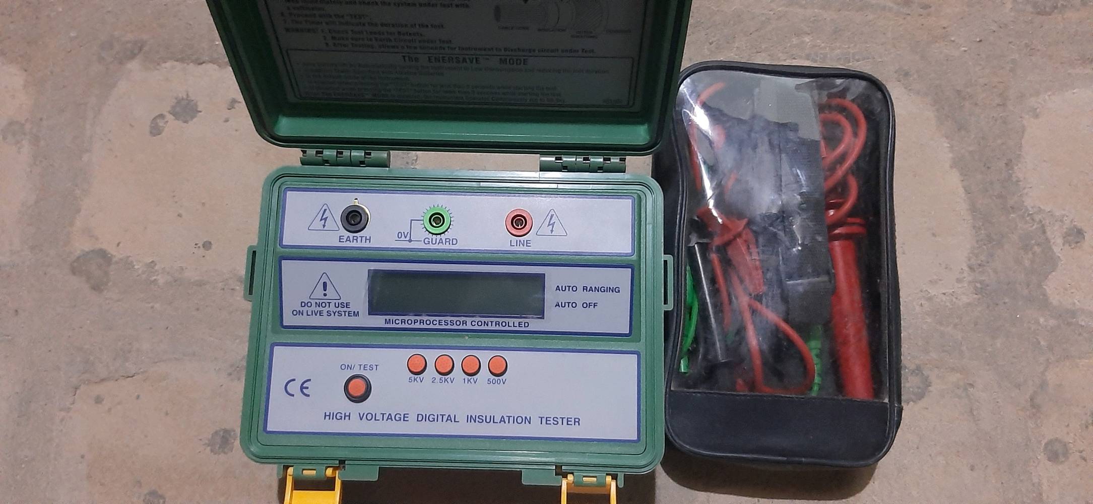 ميكر دجتل 5KV مع ملحقاته كامل. 
يعمل على البطاريات حجم وسط ×6.
السعر 400000 قفل. 
واتساب.