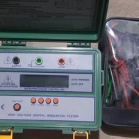 ميكر دجتل 5KV مع ملحقاته كامل.  يعمل على البطاريات حجم وسط ×6. السعر 4...