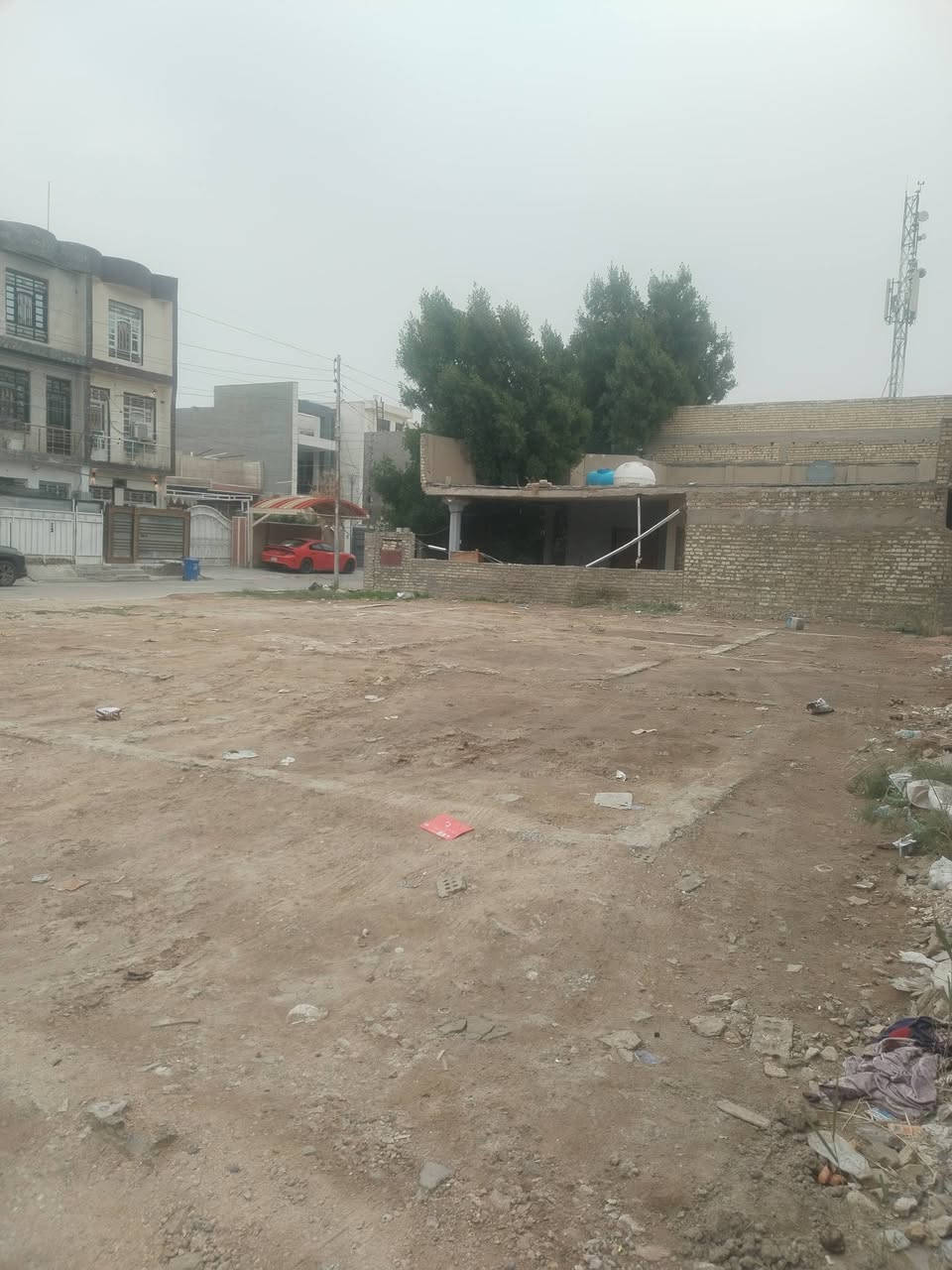 قطعه للبيع ٣٥١.٥م ركن مربع الكهرباء جبهه ١٨م ونزال ١٩.٥ م الصفا للعقار ابو ايهاب هاتف *********** السيديه شارع المدارس الملكيه هاتف ***********
