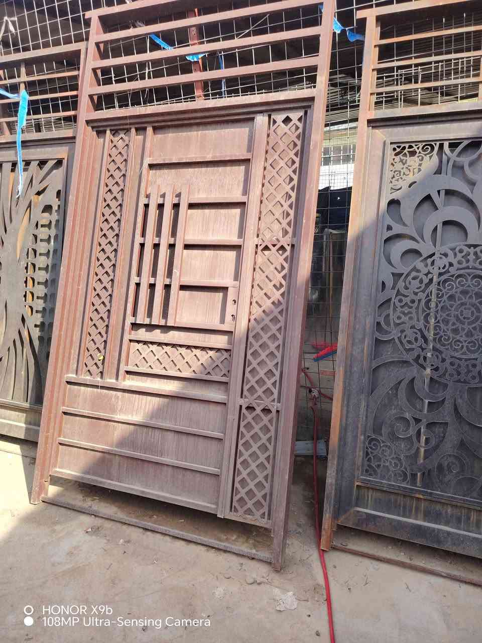 السلام عليكم  موجود انواع البوب والشبابيك وبنسب الأسعار بس اتصل لاتشيل هم التوصيل نوصلك للبيت 
***********
***********

