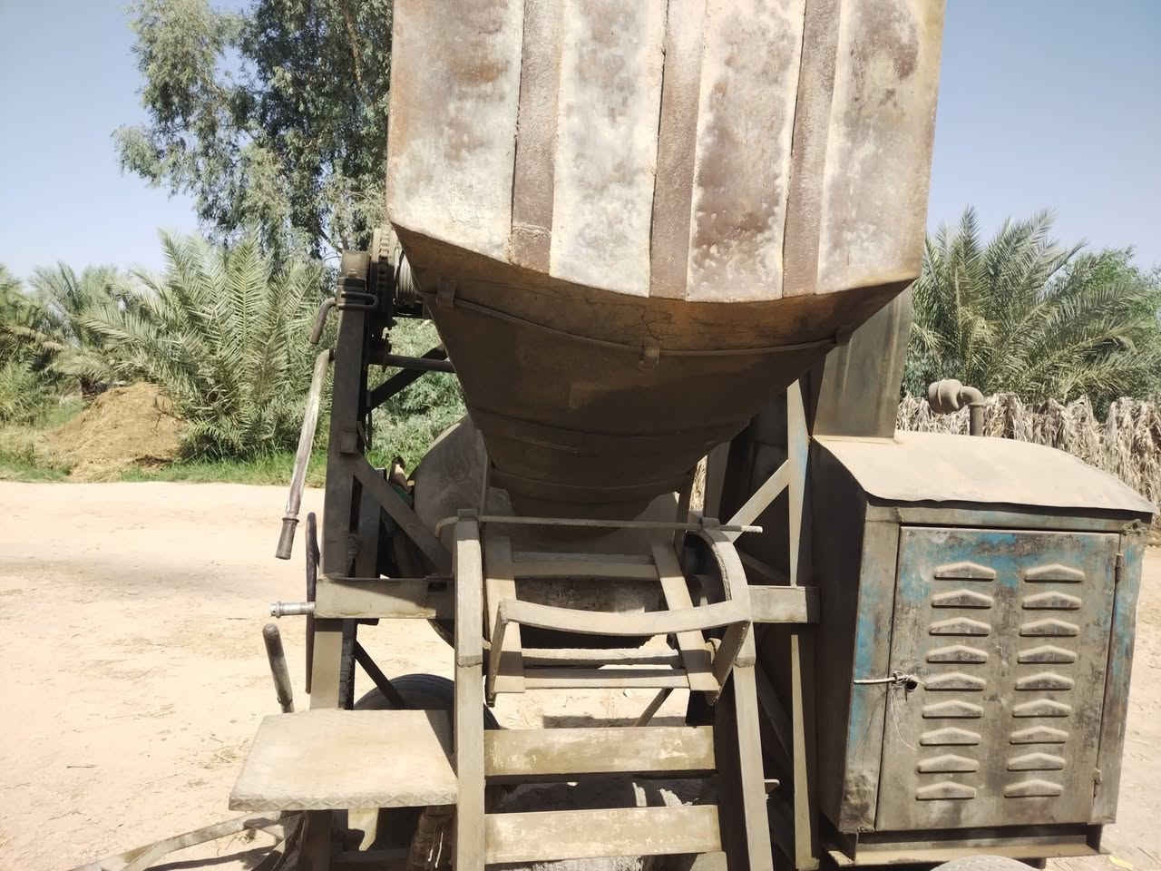 السلام عليكم خباطه للبيع نضيفه كلش محرك خير من الله وياها ٤ عرباين مواد و٣ أزواج دراب وعربانه صطح وسكله طابق ثالث جسر سنتر كامل منها للشغل الاستفسار على الرقم *********** والثاني ***********
