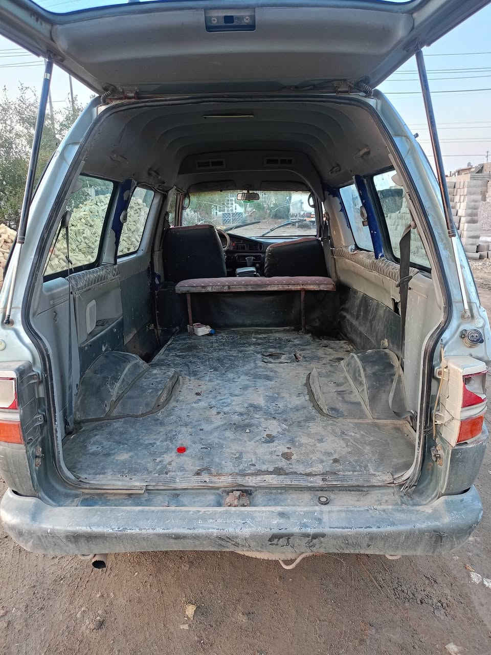 سلام عليكم فاره للبيع موديل 95 رقم واسط سيارة كير ومحرك بيها ونجي سيارة جاهزة من أي نقص السعر 16ورقه وبيها مجال العنوان واسط العزيزية الاستفسار ع رقم الهاتف ***********
