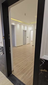 للبيع شقة طابق رابع المساحة 80 متر تتكوّن من غرفتين نوم صالة حمام المو...