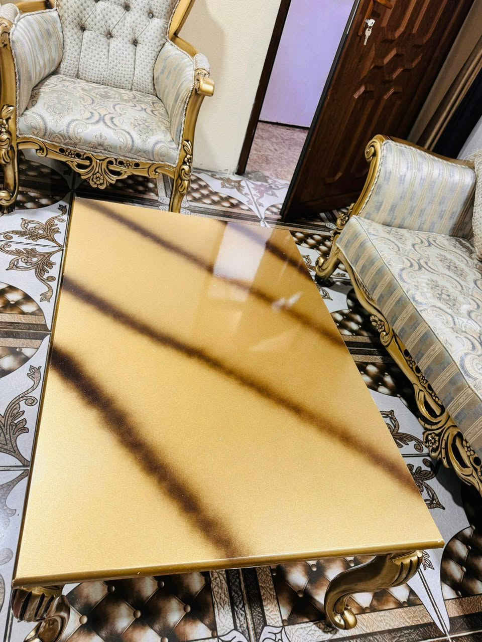 ديوان رئاسي تركي كلش نضيف 6 قطع 800 الف وبي مجال للطيبين الرقم ***********
