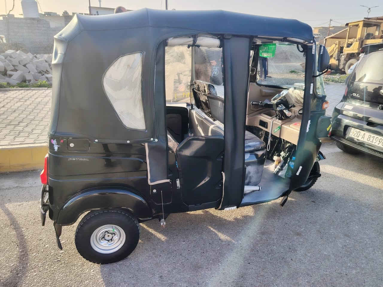 سلام عليكم دراجة للبيع ٢٢ كفالة عامة رقم كربلاء بأسمي رقم انكليزي بيهة بارد اصبعين تكتك مناقصهة اي شي مرتبة كلهة سعر ٩٧٥٠ وبيه مجال ***********
