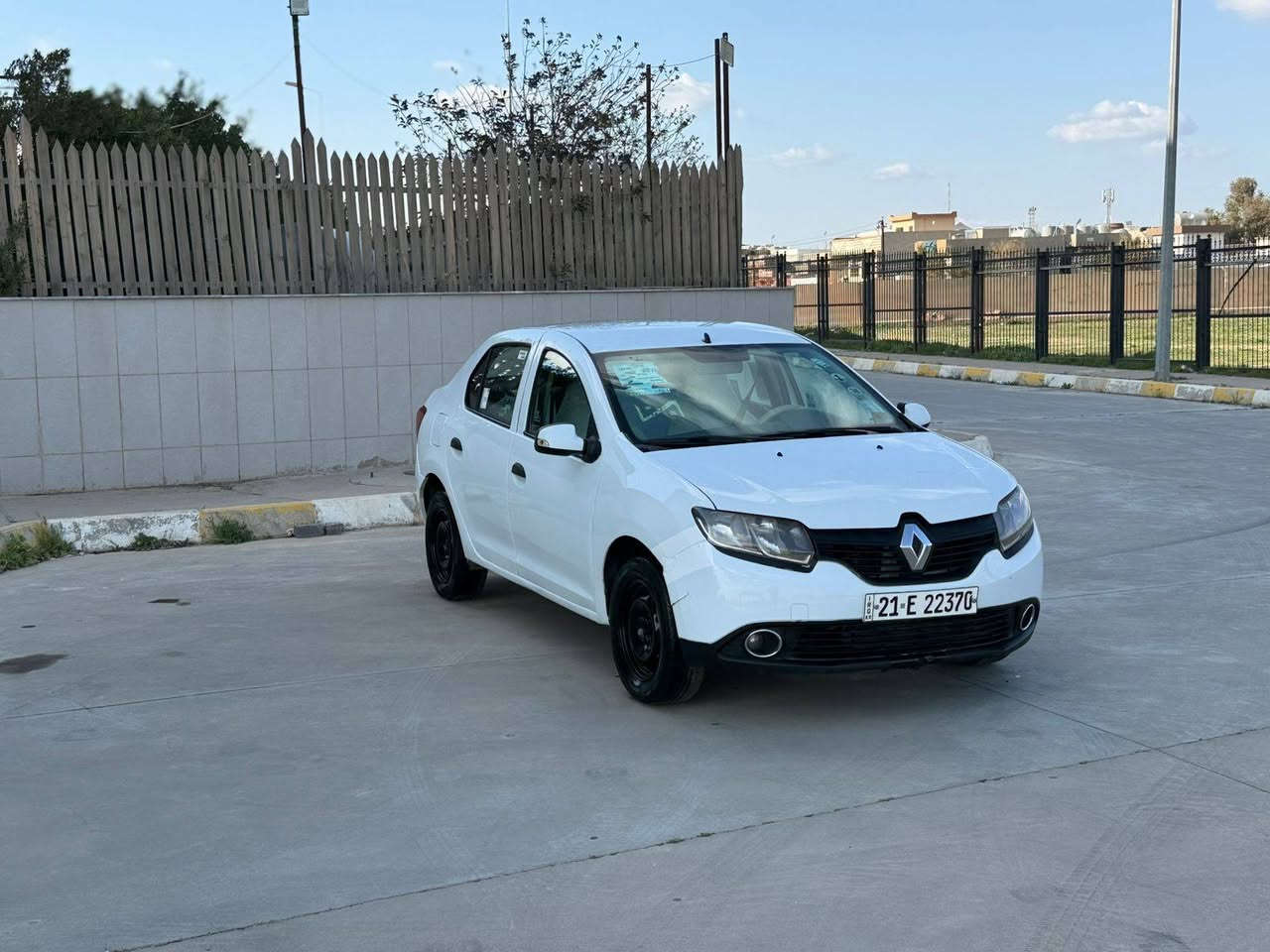 سعرها 63ورقه رينوسنبل 2016بيها 3قطع بدون داخل شرط مكينه وكيربطاقه بانزين بيها مكانها كركوك سنويه لل30شرط التحويل والوكاله ***********
