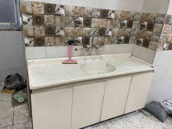 للبيع كاونتر تركي متكون من ٣ قطع + سنك
قوي واستخدام اقل السنة سعره ٥٠٠ وبيه مجال 
مكانه الحرية الخدمي مال شارع الربيع قرب السيطرة
للتواصل: ***********  
الحجم موضح بالصور
