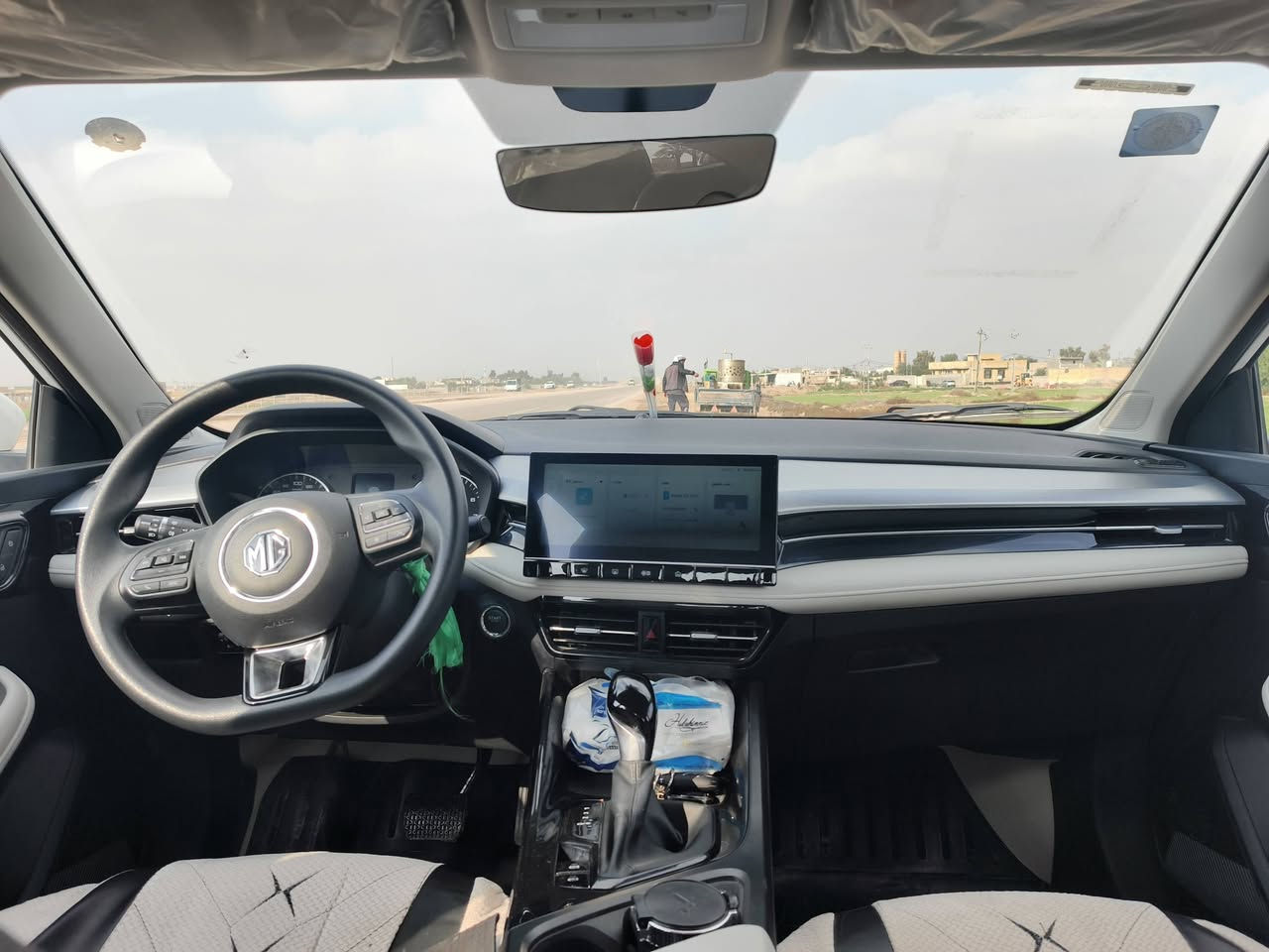 السلام عليكم
ام جي فايف + MG 5

موديل 2025

مكفوله كفاله عامة

ماشية 9000

مرقمة  واسط بسمي تحويل ثاني يوم 

المواصفات

بصمة 

دخول ذكي

تحكم ستيرن

شاشة كبيرة 

منفذ يو اس بي تايب سي

سايد بريك كهربائي 

اتو هولد

مثبت سرعة 

شاشة عداد ذكية 

حساس خلفي 

اشاير مري

مفروشة جلد 

السعر  117$ وبيها مجال بسيط

للأستفسار  ***********
