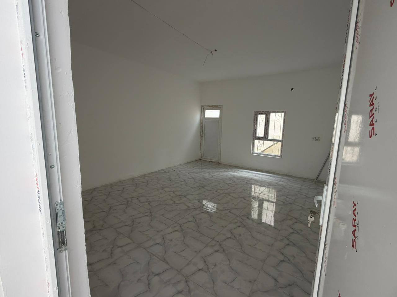 مشتمل للبيع العنوان خانقين حي رمضان 
خلف جامع حجيه كافيه طابو صرف 
المساحة ١٣٠متر طابق واحد ترمين 
جديد للاستفسار اكثر مراجعه مكتب 
رابەر شارع المزرعة قرب جامع هداية 
***********
