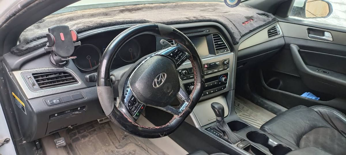 السلام عليكم اخوان سوناتا 2017 السعر 125 ورقة باتري جديد طخم تاير البصرة بيه حادث في امريكا وضربه في الصندوق تم تبديلها نفس اللون وبعض النواقص البسيطة بشكل عام السيارة حلوه بالعافية على الذي ياخذه للاستفسار الاتصالل
 هاتف واتساب ***********
