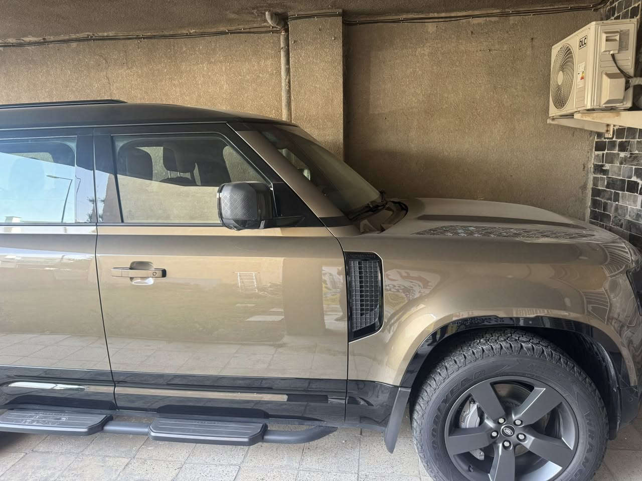 لاند روفر دفيندر
موديل 2025 زيرو رقم بغداد

• المحرك: 6 سلندر 3.0L بنزين

• القوة: 300 حصان (P300)

• الدفع: رباعي AWD

• القير: أوتوماتيك 8 سرعات

• المقاعد: 8 ركاب - 3 صفوف (عائلية بامتياز

مواصفات X-Dynamic SE المميزة:

Apple Carplay & شاشة لمس كبيرة مع

Android Auto

٧ كاميرات °360

ل أنظمة قيادة على الطرق الوعرة Terrain

Response

ل مصابيح LED كاملة

ل جنوط رياضية 20 إنج

٧ مقاعد كهربائية + مقود متعدد الوظائف

٧ أنظمة أمان متقدمة (نقطة عمياء - المحافظة على المسار - مثبت سرعة متكيف)

ل بانوراما وانارة محيطية

ل صندوق كهرباء شفط

• الحالة: زيرووو

الموديل: 2025

X-Dynamic SE :الفئة

) للاستفسار والسعر تواصل ***********
