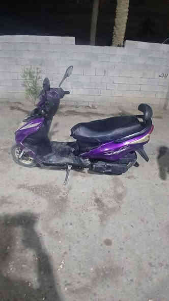 السلام عليكم اخوان دراجه اف اس للبيع 
اخوان دراجه كفراتهه تعبانه مثل مشوفون بل صور بس محرك نضيف شغاله نكره صلف رايدهه ب225 وبيهه مجال مكاني زنكوره للتواصل‏‪***********‬‏
