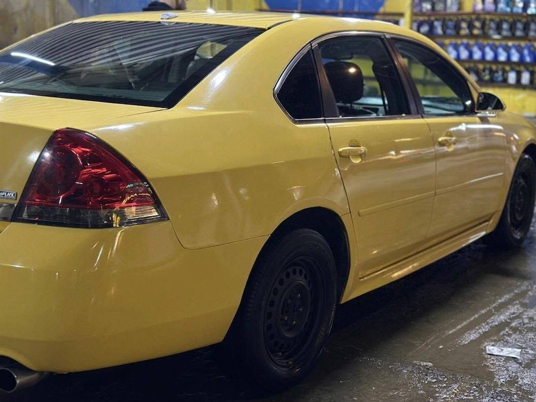 السلام عليكم 
امبالا موديل 2008 محرك 3500 كير تعليك 
‏Impala 3500 V6
رقم انكليزي دولي مشروع وطني تريد تحويل تريد وكاله  
تخم تاير جديد 
حداديه 100‎%‎ 
منظومة غاز ⛽️
تبريد ثلج ❄️ 
تدفئة ♨️  
شاشه 🖥️+ سستم سماعات🔊 
كشنات 💺السايق والصدر كهرباء 
دوشمه جديده 
العنوان النجف / السعر 50 ورقه وبيها مجال 
للاستفسار التفاصيل ***********
