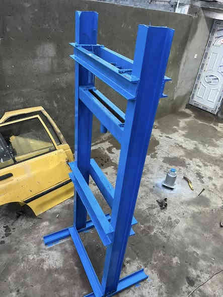 سلام عليكم بريس للبيع50 طن مكاني بغداد بسمايه 
سعر 400.  ‭0788 172 0190‬
