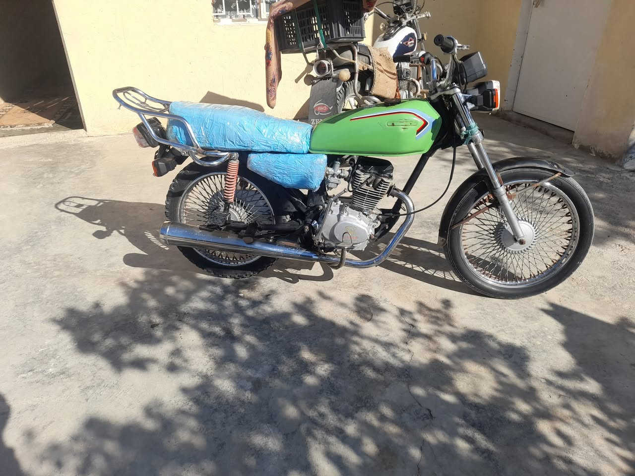 ياالله يارزاق اسلام عليكم  دراجه تايكر موديل 20 اوراق كامله شلعه ومعدل خير من الله كهربايات شغاله  محرك لا تبخير ولا تنقيص بس دبلات واكفه امامي وبس مكان ديالى كنعان سيسبانه اسعر {280} وبيه مجال ***********🤭
