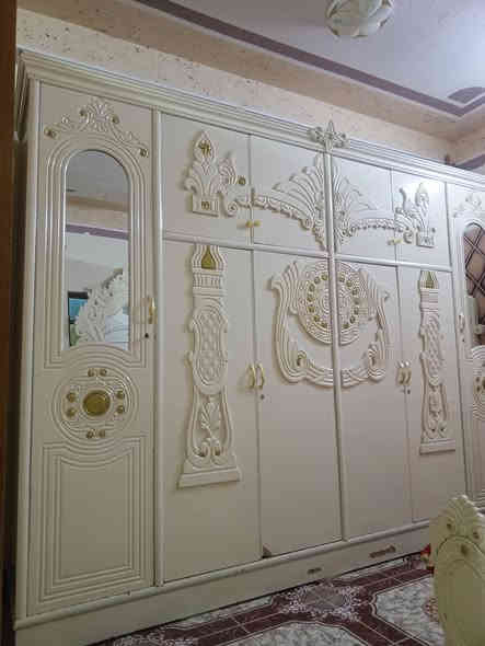 توجد غرفة نوم للبيع خشب عراقي فصال تركي نضافه فول اللاستفسار اتصال ***********
