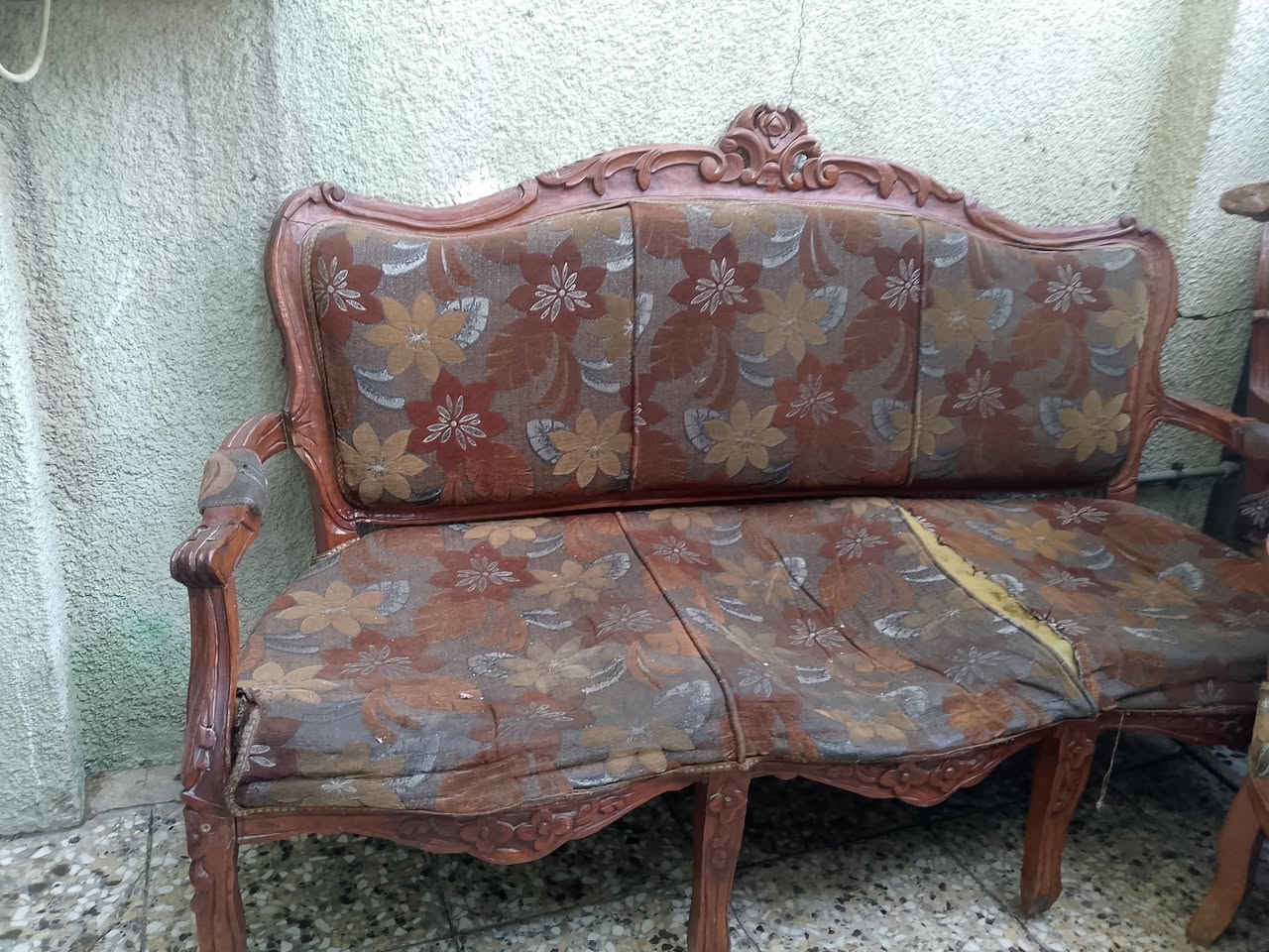 اربع كراسي و2 تخومه كبار ب60 الف


**إذا كنت صاحب هذا الإعلان وتريد حذفه لأي سبب، رجاءا أرسل رسالة إلى الدعم الفني**