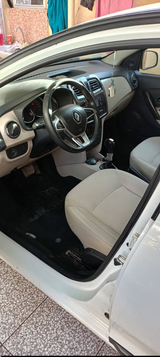 رينو سمبول 2020 حره رقم كربلاء محرك 1600 السعر 85 مكان السيارة حله الاتصال ***********
