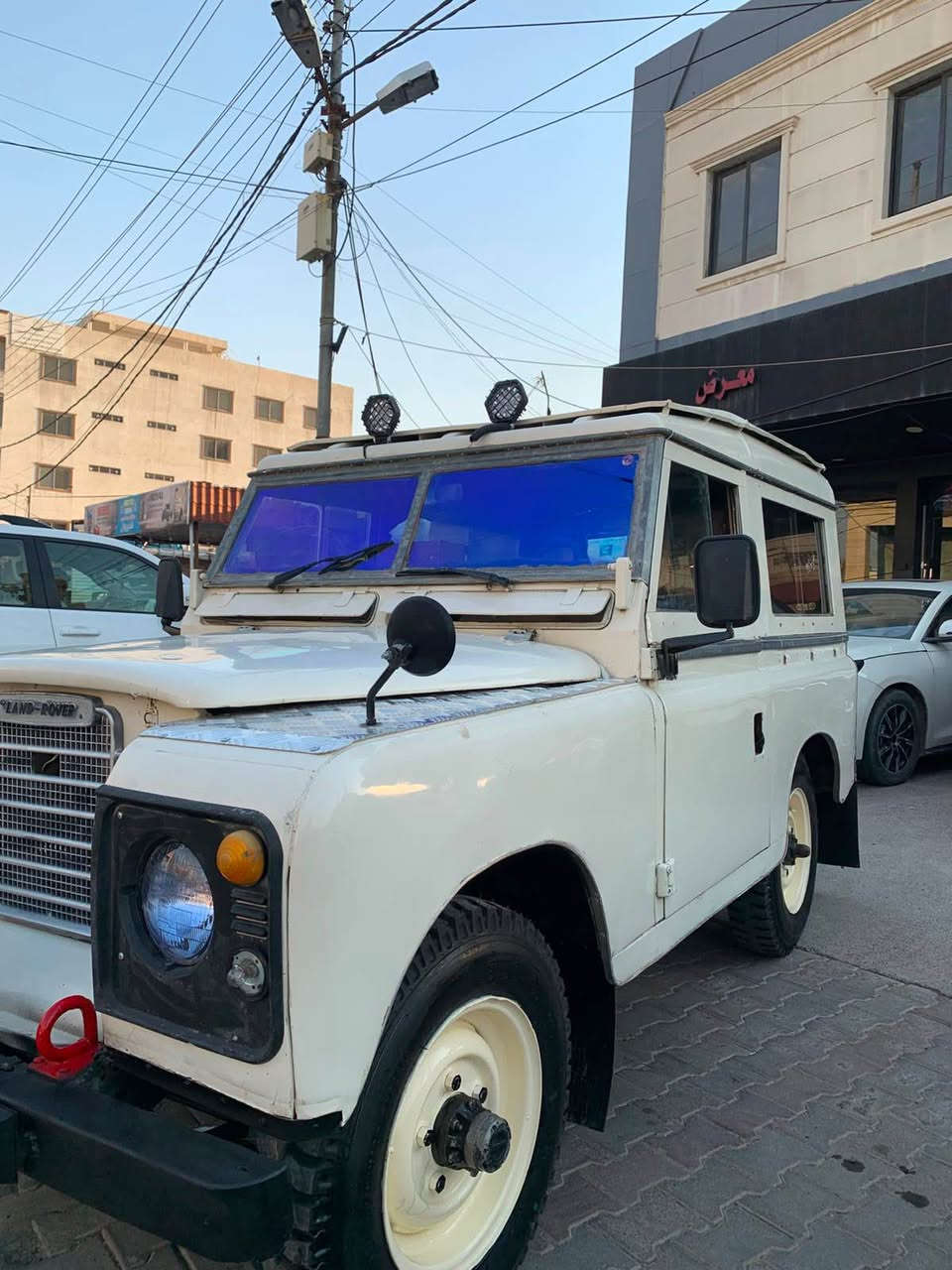 کۆد #341 
Land Rover 1982 
سبوغ عام بۆ جوانی 
مەکینەی v4 ی بەنزین 
ئارمی سلێمانی 
گیر عادی 
نرخی ٣٩ وەرەقە
*********** أربيل, العراق
