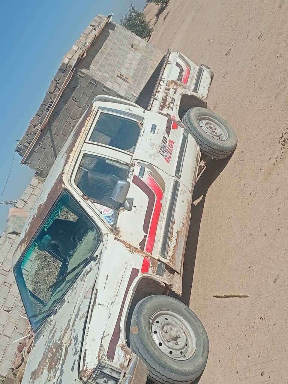 السلام عليكم تويوتا موديل 85 سعرها 20 وبيها مجال رقم ذي قار صدامي راعيها موجود ***********
