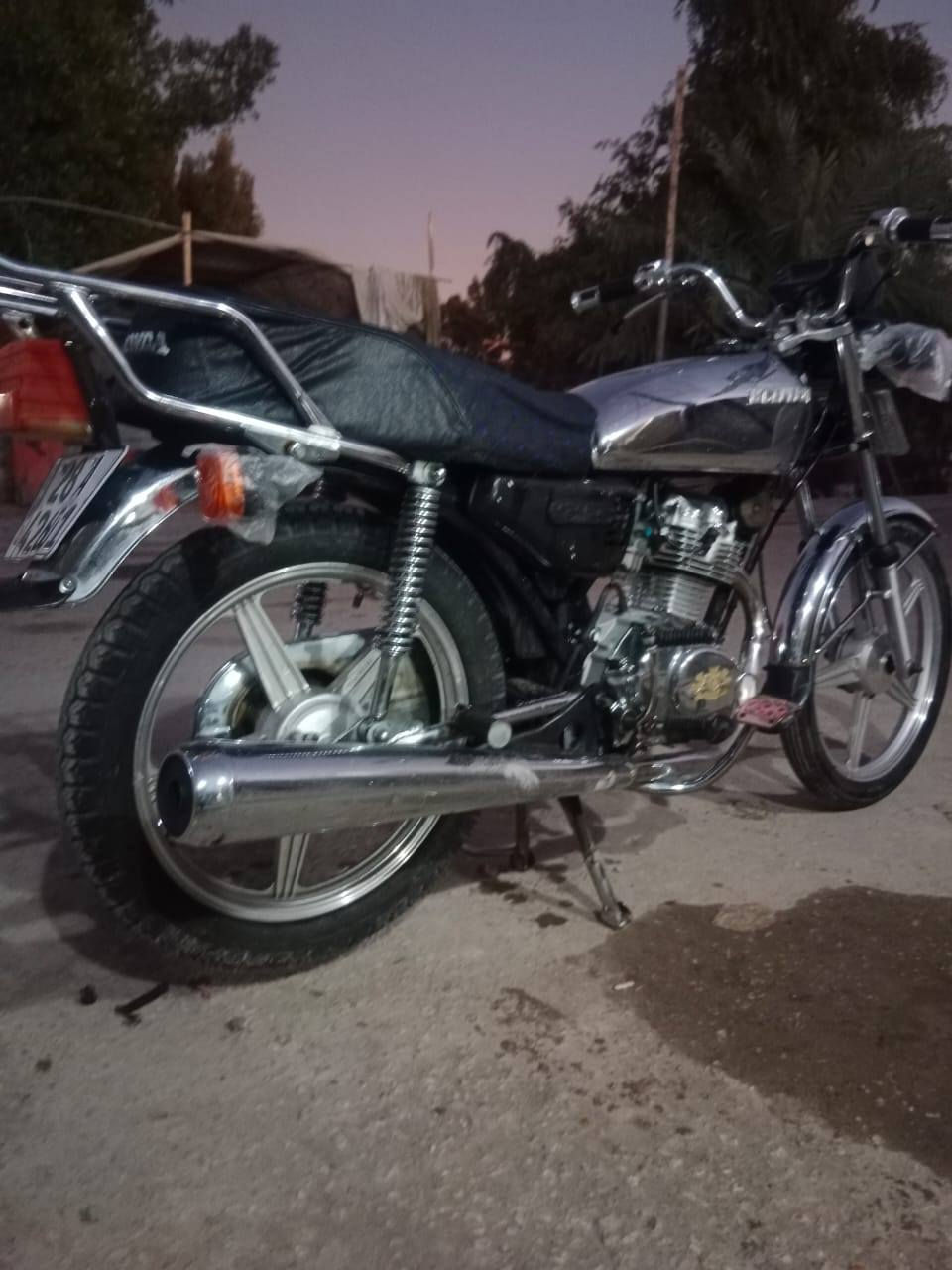 سلام عليكم

دراجه للبيع
رقم وسنويه دراجه خير من الله شلعه ومعدل تشك الكاك
دراجه موديل 2016 غراض جديد دراجه مال جناي
السعر خاص هاذه رقمي ***********
