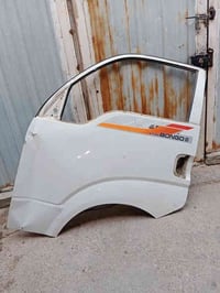 باب سائق • قطعة غيار • ضربه