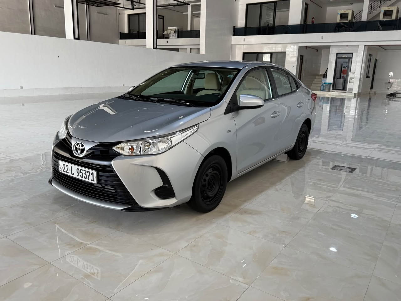 Toyota Yaris 
موديل2022
مكينه گەورە
جامليغو  ده ركه ى دواوه بؤياغه
*********** وەتسئاپ Singapore
