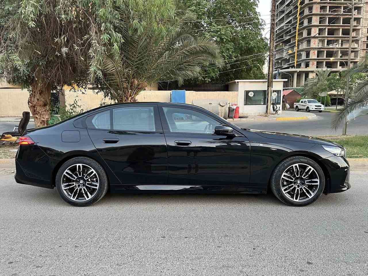 السلام عليكم 
للبيع فقط BMW خليجي  2024  
وكاله العروش M.Kit
ماشيه ١٠ الاف كيلو بحاله الزيرو 
كفاله عامه 
فول مواصفات 
بانوراما 🏆
داخل جلد احمر 🏆
داتا شو 🏆
اناره LED محيطيه 🏆
بردات خلفيه وجانبيه 🏆
شباك لد اصلي 🏆
مواصفات معروفه فول 
مكانها بغداد فندق بابل 
للاستفسار الاتصال 
***********
