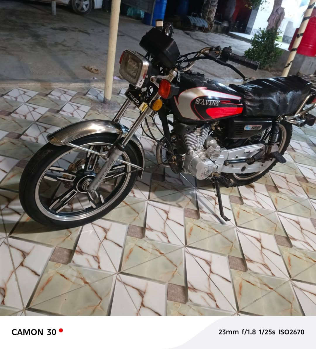 السلام عليكم دراجه لبيع سيفان موديل 21 اوراق محرك ما مفتوح كله عله وضع الشركه كهرباايات شغاله السعر ب425 وبيه مجال  مكان حله يم الجامعه مل بابل. الاتصال ***********
