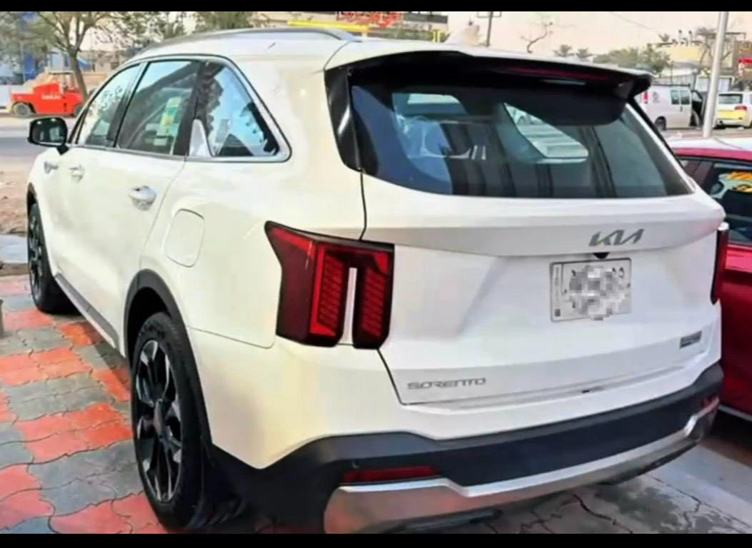 السلام عليكم
سورنتو 2024 خليجي وكالة ( الدوليه ) محرك 6 سلندر 

السياره ماشيه فقط 12000 كلم بحالة الوكالة جديده جدا محرك 6 سلندر كراسي كهرباء باب خلفي كهرباء ويل كب حجم 20 ( 7 راكب ) وعليها رقم كلش حلو واللوحات الجديدة الانگليزي 

وعلى اسم واحد من الوكالة 

والسعر 31200 $ 

للمعلومات الاتصال ***********
